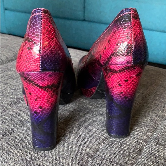 Kenneth Cole Reaction Proto Graph Platform Heels - Picture 4 of 7